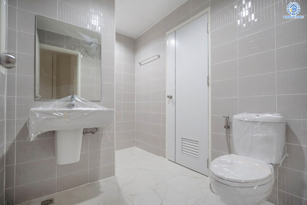 บ้านมือสองตกแต่งใหม่ โครงการ ไชน่าทาวน์ รามอินทรา8 เนื้อที่ 22 ตร.ว. ฟังก์ชัน 3 ห้องนอน 3 ห้องน้ำ 1 ที่จอดรถ บนทำเลศักยภาพ เชื่อมต่อถนนรามอินทรา ถนนลาดปลาเค้า ถนนเกษตรนวมินทร์ ใกล้รถไฟฟ้าสายสีเชียว "สถานีเสนานิคม" และทางด่วน "ฉลองรัช"